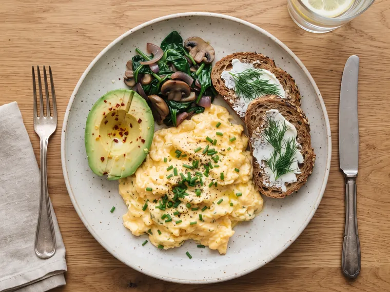 Desayuno con huevo bajo en azúcar